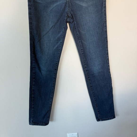 3/$20 ⚡️ Simply Vera Vera Wang Stretch High-Waisted Dark Wash Skinny Jeans - Picture 6 of 15